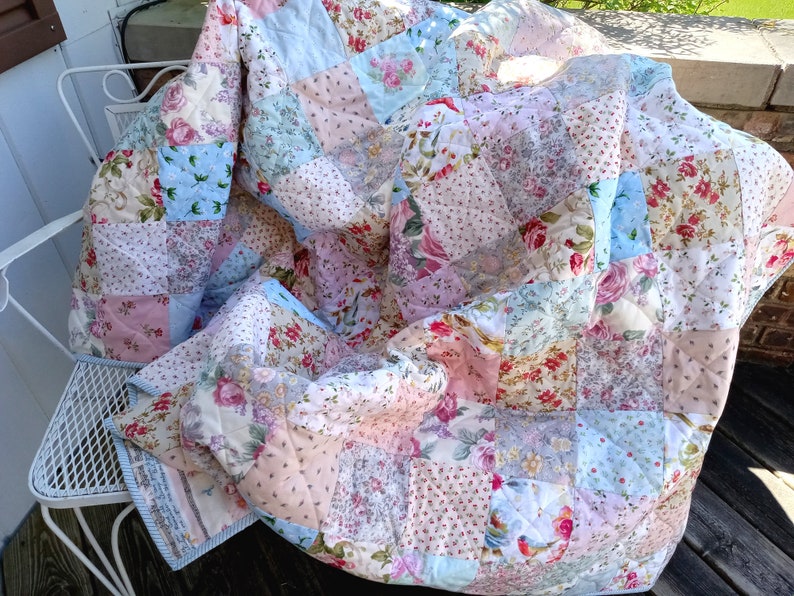 Pastel Summer Cottage Made to Order Quilt. Romantic Floral Porch Throw. ANY SIZE Twin Full Queen King Quilt, Custom Patchwork Quilt image 6