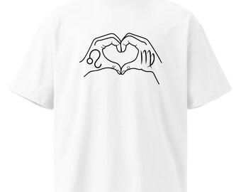 Camiseta unisex de cuello alto extragrande orgánica con la pareja de Leo y Virgo