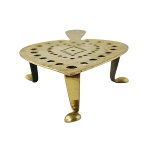 Vintage Brass Trivet Stand with Cabriole Legs and Rounded Feet image 5