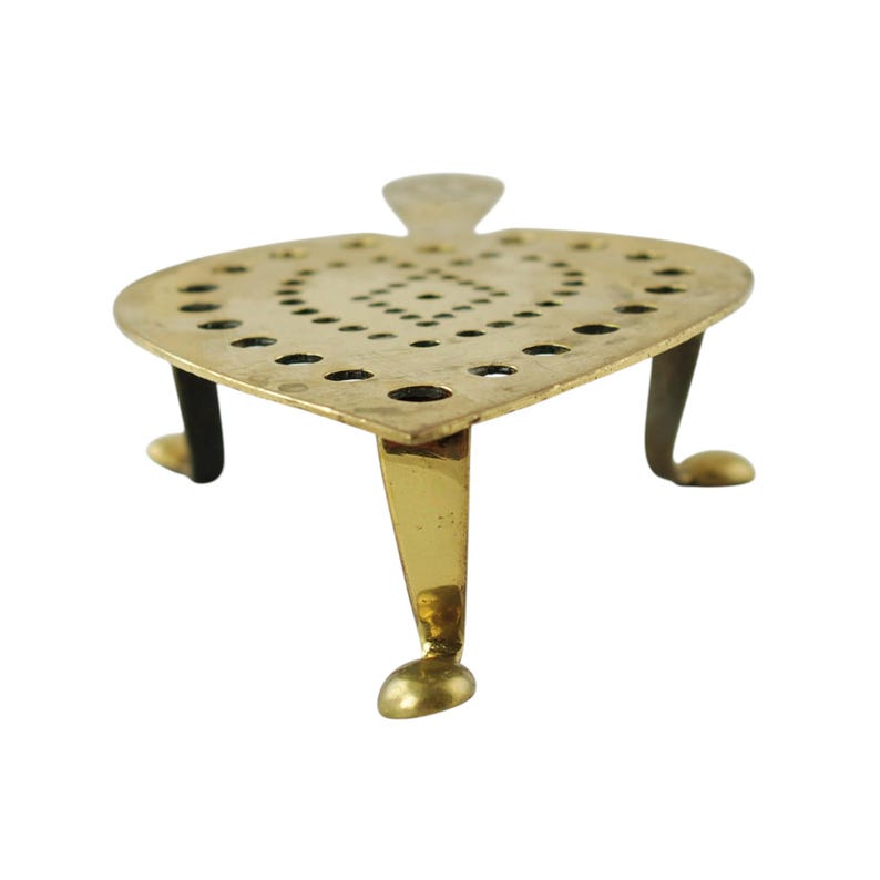 Vintage Brass Trivet Stand with Cabriole Legs and Rounded Feet image 5