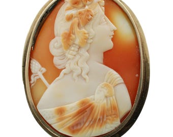 Antique 10K Yellow Gold Hand Carved Shell Cameo Bacchante Maenad Wearing Rams Head Clasp Holding Thyrsus