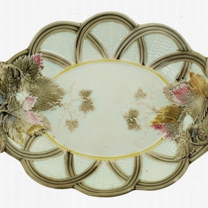 Bandeja de pan antigua de mayólica Wedgwood Argenta Ware de mimbre y hojas de uva 1882 imagen 1