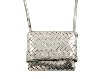 Colgante vintage Tiffany & Co. en plata de ley con tejido intrecciato y cadena de serpiente para la cabeza. Estuche original de Tiffany.