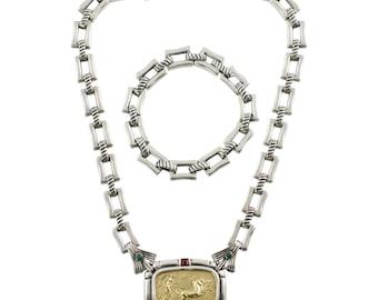 Conjunto SeidenGang Demi Parure, collar con medallón Athena de crisoprasa y granate en oro de 18 quilates, pulsera de plata de ley, bolsa original, 102,4 gramos.