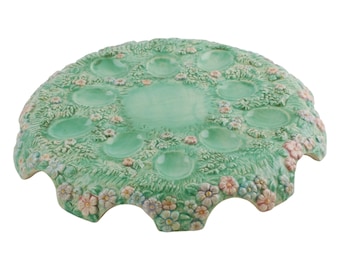 Bandeja para huevos de mayólica antigua, porta huevos de cerámica esmaltada, centro de mesa de Pascua en tonos pastel, decoración de mesa de mayólica coleccionable.
