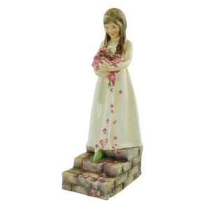Vintage 1940s Royal Worcester Bone China Figurine The Bridesmaid 3224