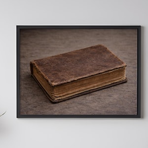 Peut inclure: Ensemble de trois mugs en céramique avec une finition mate et mouchetée. Chaque mug présente une couleur différente : bleu clair, crème et gris. Les mugs ont un design simple et moderne avec une forme arrondie et une anse.