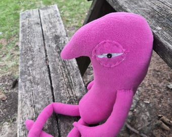 Naked Allen: Leende vänner-inspirerad plysch