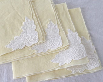 4 Fabric Flower Applique Napkins, Yellow Napkins, White Flowers, Vintage Napkin Set, Cotton Napkins, Spring Decor