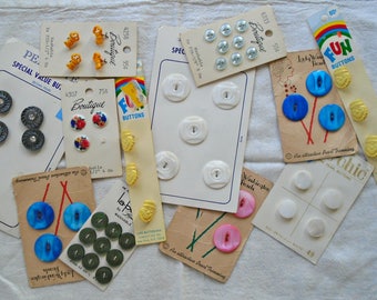 Lot Of Vintage Buttons / Pearllite Buttons / Lady Washington / Boutique Buttons / Clown Buttons / Blue Pearl / Sewing Buttons / Doll Dresses