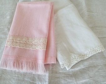 2 Vintage Tea Towels, Tatted Lace, Pink Linen Towel, White Cotton, Fingertip Towels, Tea Party, Shabby Chic