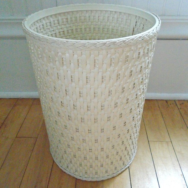 Vintage Wicker Wastebasket / White Wicker / Wicker Decor / Creamy White / Bathroom Wastebasket / Bedroom / Office / Shabby Chic / Cottage