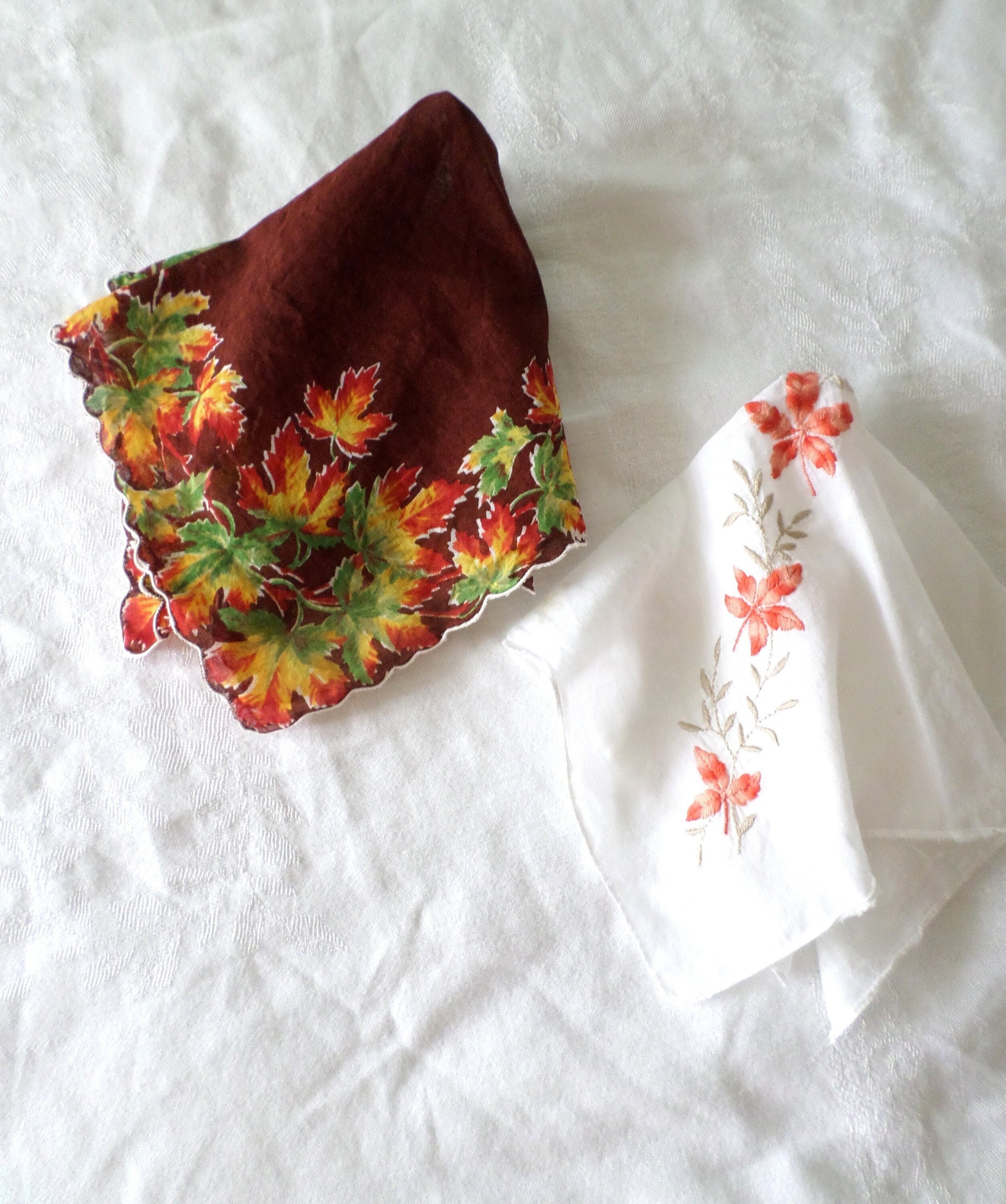 1FunnyLadyCreations Women's Vintage Flowers Handkerchief