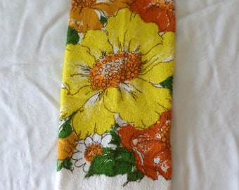 1970s Flower Cotton Bath Towel, Terry Cloth, Head Towel, Yellow Flowers, Orange Flowers, Retro Bathroom, Hand Towel