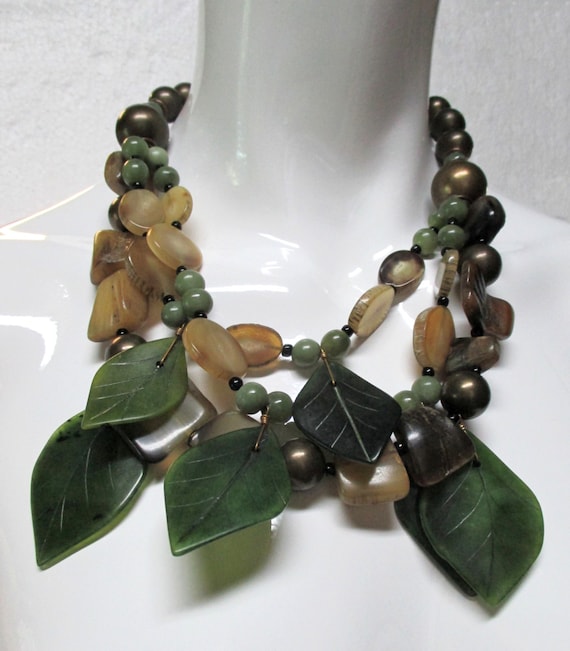 LES BERNARD Vtg Lucite Leaf Necklace