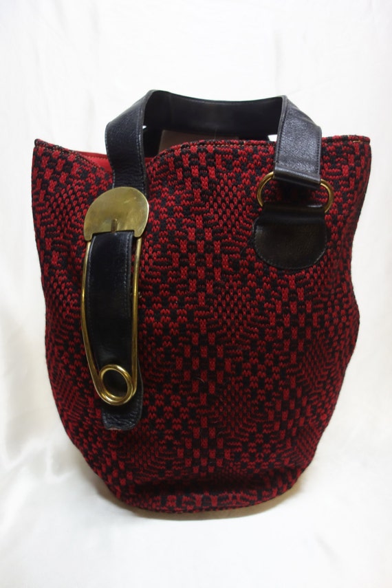 ROGER VAN S Vintage 60s Red/Black Knit Purse with