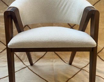 Modern Wooden Accent Chair – Minimalist Solid Wood Seating – Contemporary Home Decor
