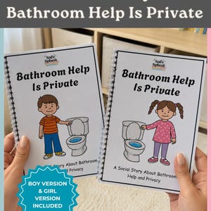 Könnte beinhalten: Zwei spiralgebundene Bücher mit dem Titel "Bathroom Help Is Private" werden gezeigt. Die Umschläge zeigen Illustrationen von Kindern und Toiletten. Der Text auf den Büchern enthält "Boy Version & Girl Version Included" und "Preschool-friendly language."