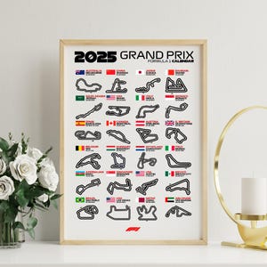 Puede incluir: Un calendario de F&oacute;rmula 1 Grand Prix 2025 enmarcado. El p&oacute;ster presenta los dise&ntilde;os de los circuitos de carreras como Australia, Jap&oacute;n y EE. UU., con el nombre y la fecha de cada circuito. El p&oacute;ster est&aacute; en un marco dorado.