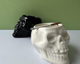 Cenicero de cerámica con forma de calavera, negro o blanco, soporte para puros gótico de Halloween, regalo para el bar de casa.