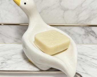 Ceramic Duck Soap Dish – Bathroom Decor, White Glazed Soap Holder, Farmhouse/Kawaii Style Gift