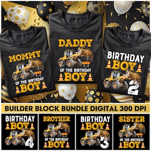 Puede incluir: Camisetas negras con gráficos de construcción. Los diseños incluyen una excavadora amarilla, los textos "Mommy", "Daddy" y "Birthday Boy", con las edades 2, 3 y 4. Las camisetas son parte de un paquete de bloques de construcción.