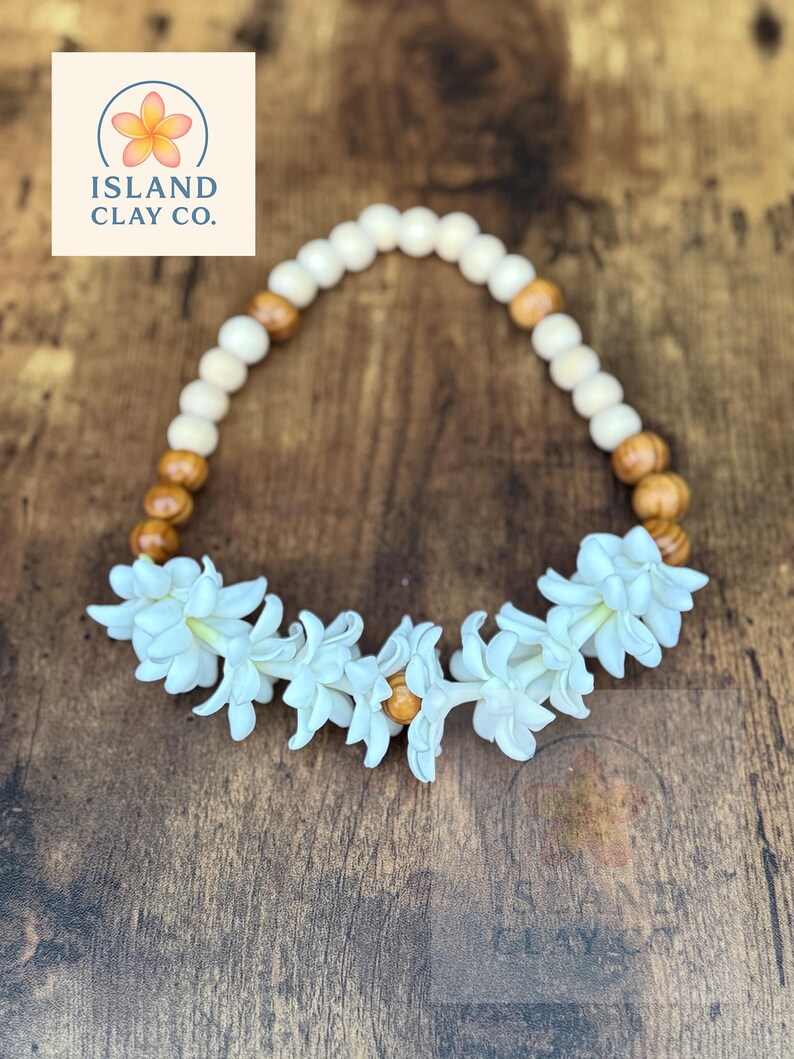 Collier pour voiture – jasmin blanc avec perles en bois brunes et blanches | Lei fait main fleur tropicale en argile image 3