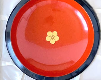 Dulcera vintage de laca Wajima con palillos – Flor de ciruelo Maki-e dorada, juego de cuencos japoneses Urushi sin usar con caja original