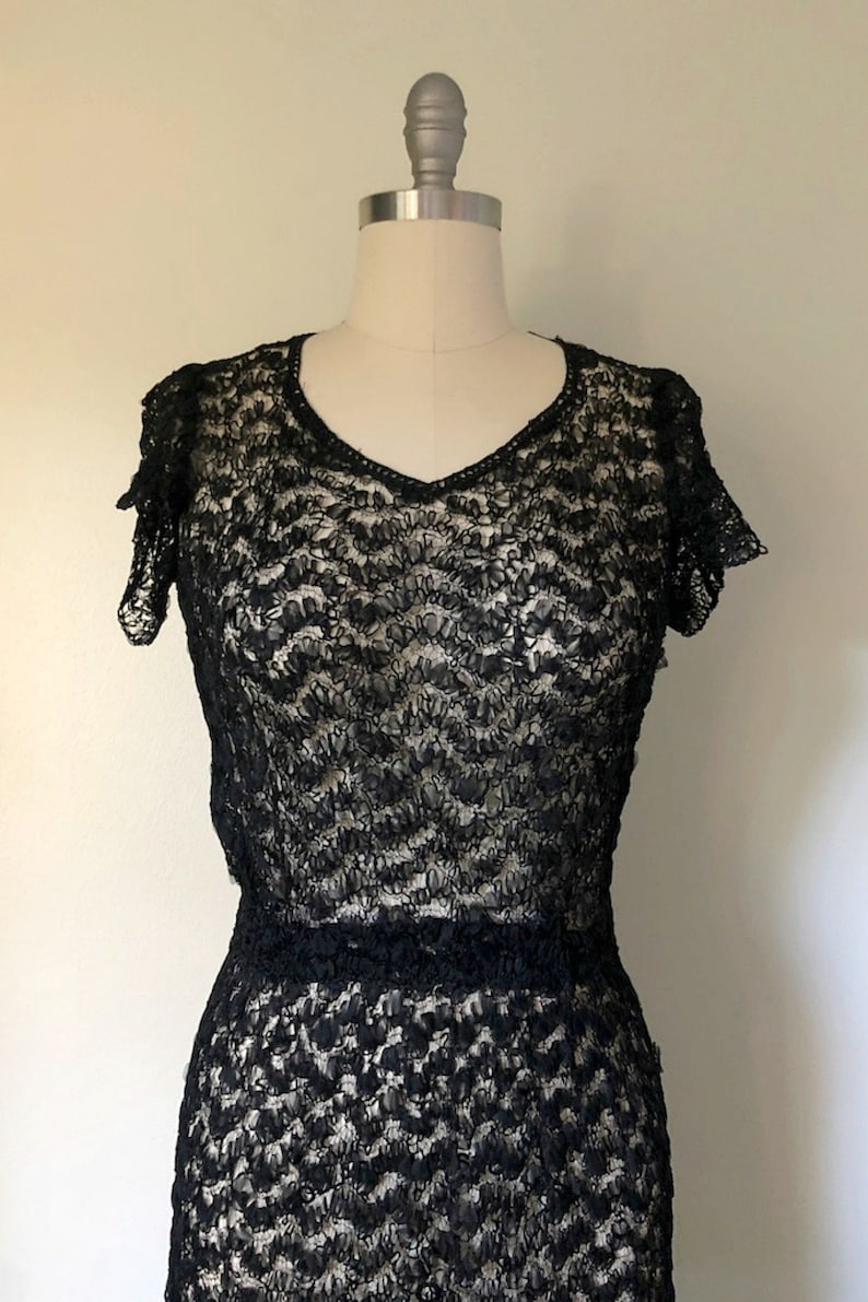 Vintage 1930s Dress \u2022 Elegante \u2022 Black Ribbon Early 30s Dress Scalloped Sleeves Size Medium