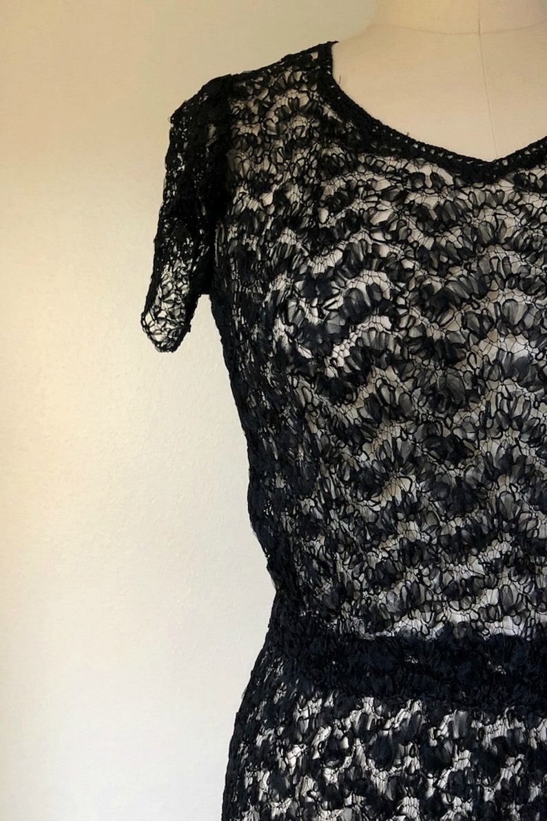 Vintage 1930s Dress \u2022 Elegante \u2022 Black Ribbon Early 30s Dress Scalloped Sleeves Size Medium