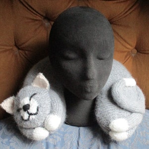 Snoozing Cat Travel Pillow KNITTING PATTERN pdf file by automatic download image 2