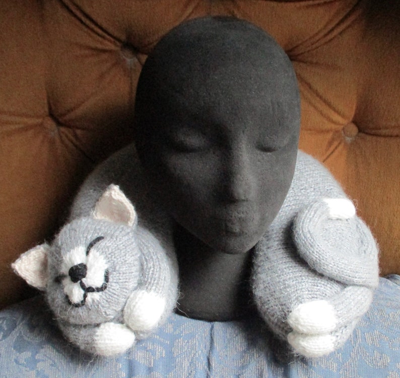 Snoozing Cat Travel Pillow KNITTING PATTERN pdf file by automatic download image 2