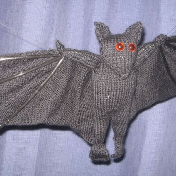 Toy Bat - KNITTING PATTERN – pdf file by automatic download.