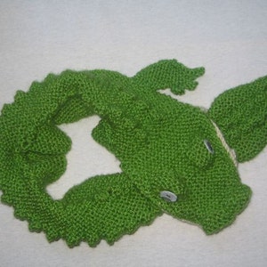 Crocodile Scarf  - KNITTING PATTERN - pdf file by automatic download