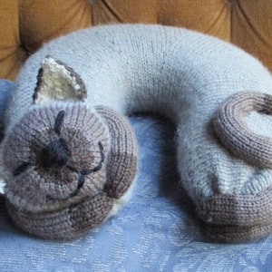 Snoozing Cat Travel Pillow KNITTING PATTERN pdf file by automatic download image 5