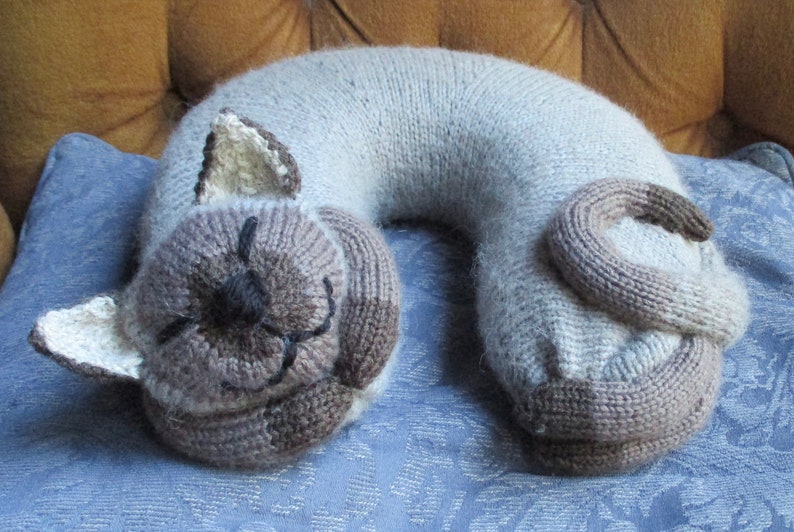 Snoozing Cat Travel Pillow KNITTING PATTERN pdf file by automatic download image 5