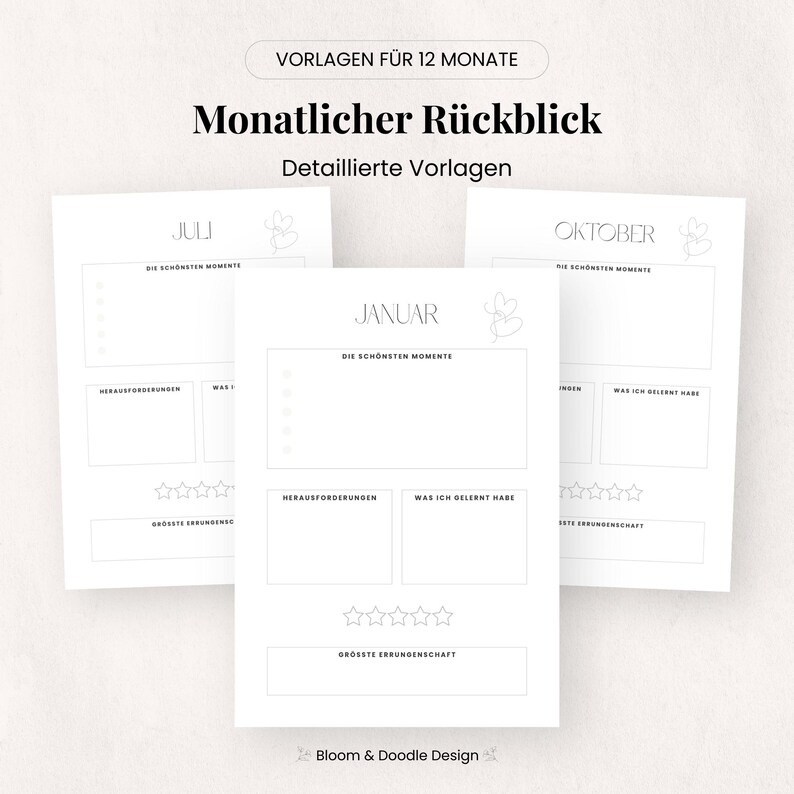 以下が含まれることがあります： 「VORLAGEN F&Uuml;R 12 MONATE」と「Monatlicher R&uuml;ckblick」のテキストが入った白い紙のプランナーページ。ページには「DIE SCH&Ouml;NSTEN MOMENTE」、「HERAUSFORDERUNGEN」、および「GR&Ouml;SSTE ERRUNGENSCHAFT」のセクションが含まれています。「Bloom & Doodle Design」によって設計されたプランナーです。