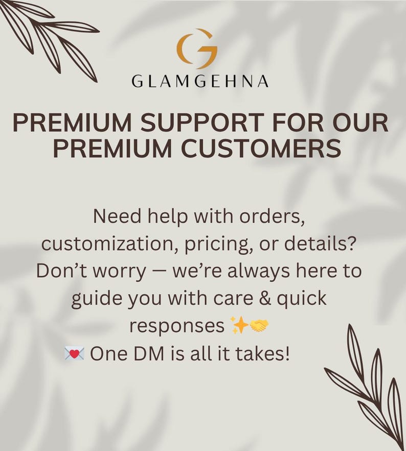 K&ouml;nnte beinhalten: Werbebild f&uuml;r Glamgehna mit dem Text &bdquo;PREMIUM SUPPORT FOR OUR PREMIUM CUSTOMERS&ldquo;. Das Bild enth&auml;lt ein Logo und Text zum Kundenservice, der schnelle Antworten und Unterst&uuml;tzung bei Bestellungen und Anpassungen hervorhebt.