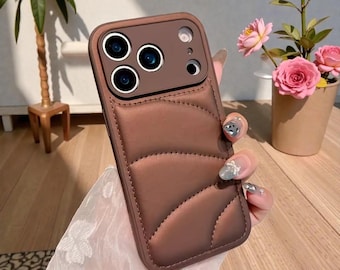 Capa protetora elegante, acolchoada e fosca para iPhone 12, 13, 14, 15, 16 e 17.