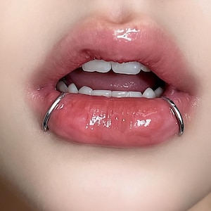 Anello per labbro da 16g, anello per labbro minimalista, piercing per labbro personalizzato, piercing per trago alla moda, perno in acciaio al titanio, gioiello per piercing.