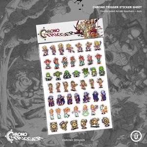 Peut inclure: Une planche d'autocollants avec des personnages pixélisés du jeu "Chrono Trigger". La planche présente divers personnages dans différentes poses et couleurs. L'emballage indique "CHRONO TRIGGER STICKER SHEET" et "Double-sided Acrylic Keychain - 6cm."