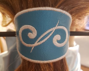 Bun cover with stick, teal with white