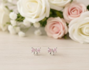 Pendientes de botón con lazo rosa en plata de ley 925 y circonita cúbica: delicadas joyas de plata kawaii