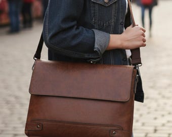 Leather Messenger Bag Pattern PDF – DIY Crossbody Satchel with Zipper & Rivet Details