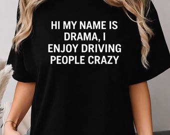 Hallo mein Name ist Drama T-Shirt, lustiges sarkastisches Humor Geschenk, chaotische Energie Shirt, introvertierte Einstellung Statement T-Shirt