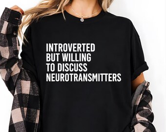 Introvertiert, aber bereit, Neurotransmitter zu besprechen, lustiges Wissenschafts-Nerd-T-Shirt, introvertiertes Shirt, Biologie-Humor-T-Shirt, Gehirn-Geek-Geschenk
