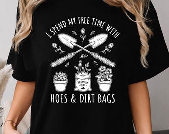 Chemise Je passe mon temps libre avec des houes et des sacs à poussière, Cadeau pour amoureux des plantes, Chemise de jardinage drôle, Cadeau plante maman et papa, T-shirt de jeu de mots jardinier