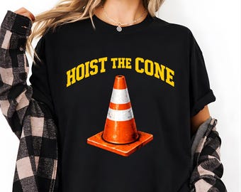 Hoist The Cone Shirt, lustiges Baseball T-Shirt, Baseball Meme, Trainer Humor Geschenk, Sport Meme T-Shirt, Spieltag Shirt, Baseball Fan Grafik T-Shirt