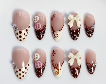 Uñas largas almendradas con estampado francés de lunares/Uñas kawaii bonitas/Uñas marrones con lunares/Uñas estilo libre con botones/Uñas de cumpleaños/Uñas con lazo