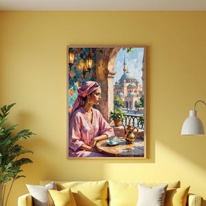 Tè in terrazza, veste rosa, vista della moschea, luce delicata, viaggio, stampa artistica